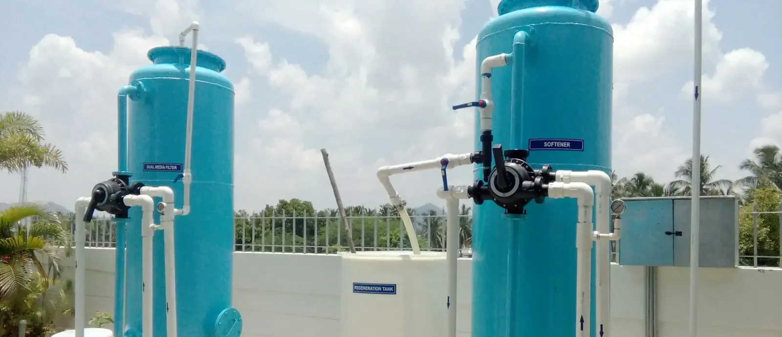 Water softener plant with ion exchange resin system